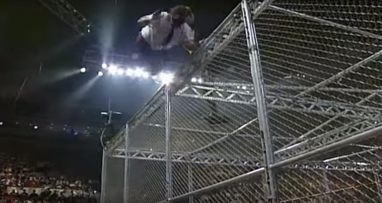 N.1 : The Undertaker balance Mankind du haut de la cage (28 juin 1998)
