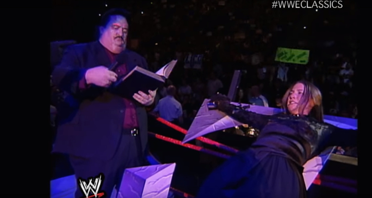 N.22 : The Undertaker épouse de force Stéphanie McMahon (26 avril 1999)