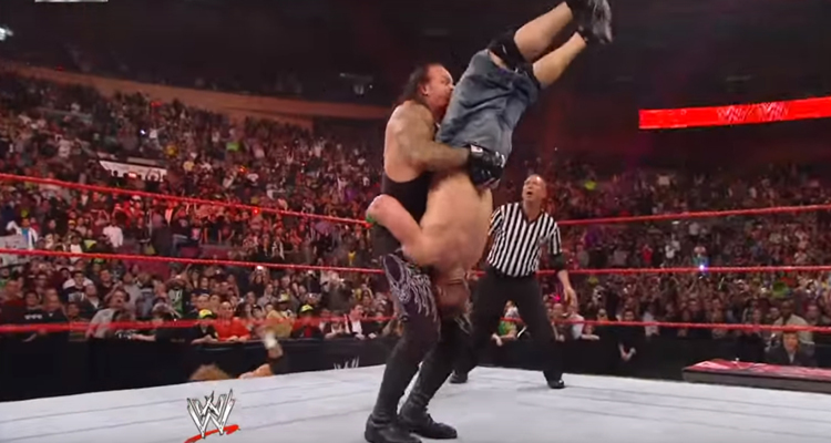 N.24 : The Undertaker attaque John Cena à RAW (16 novembre 2009)