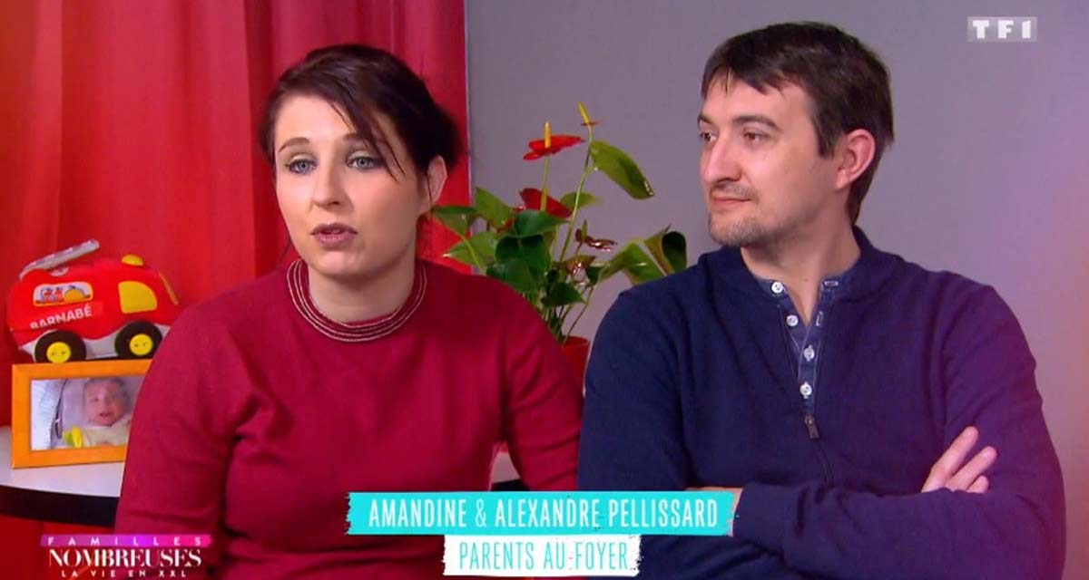 Amandine Pelissard (Familles nombreuses) se confie sur sa dépression, « Je vis une période difficile … » Amandine Pelissard (Familles nombreuses) se confie sur sa dépression, « Je vis une période difficile … »