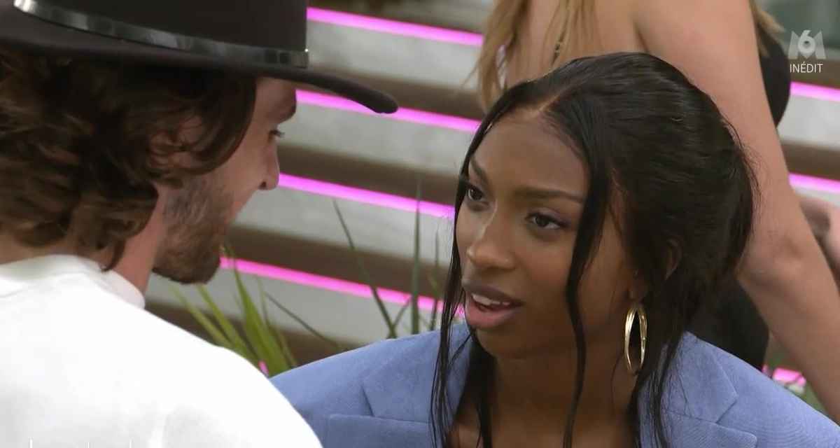 Love Island : Simone et Cindy en couple, le footballeur Issam fait grimper la température sur M6 Love Island : Simone et Cindy en couple, le footballeur Issam fait grimper la température sur M6