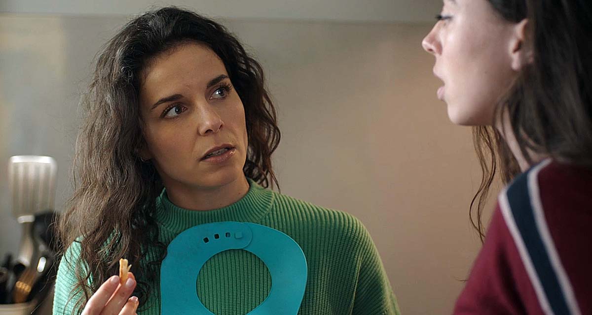 Demain nous appartient (spoiler) : une terrible trahison pour Roxane et Sara sur TF1 Demain nous appartient (spoiler) : une terrible trahison pour Roxane et Sara sur TF1