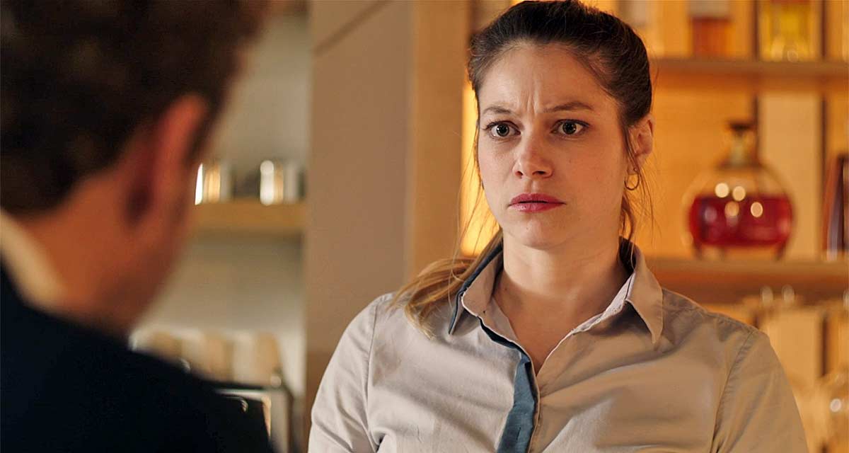 Florence Coste (Ici tout commence) : « Laetitia vit très mal le départ de Kelly » Florence Coste (Ici tout commence) : « Laetitia vit très mal le départ de Kelly »