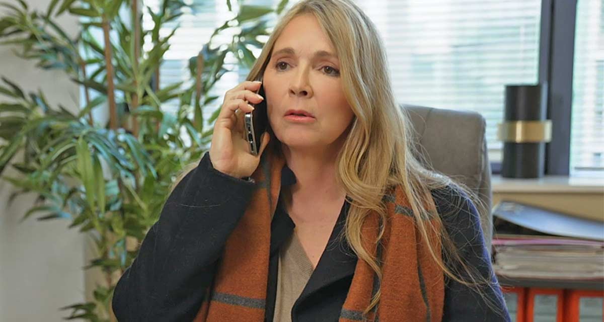 Les mystères de l’amour : Coup de mou pour Hélène Rollès, Jean-Luc Azoulay sanctionné Les mystères de l’amour : Coup de mou pour Hélène Rollès, Jean-Luc Azoulay sanctionné