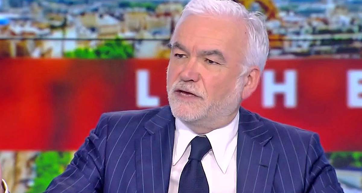L’Heure des Pros : « Vous pouvez vous lever ? » Pascal Praud interrompt son émission sur CNews L’Heure des Pros : « Vous pouvez vous lever ? » Pascal Praud interrompt son émission sur CNews