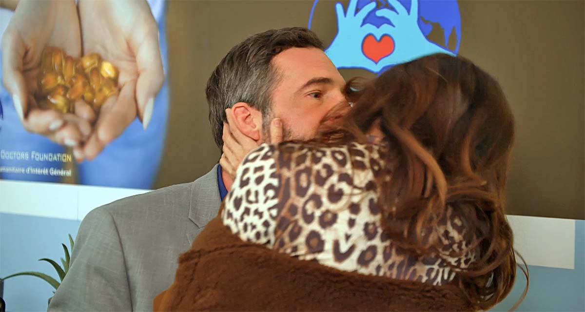 Les mystères de l’amour (spoiler) : Ève embrasse Raphaël Les mystères de l’amour (spoiler) : Ève embrasse Raphaël