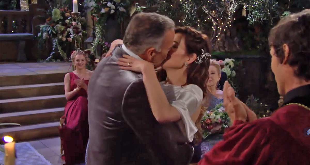 Les feux de l’amour en avance : Ashland embrasse Victoria avant sa mort annoncée (résumé et replay de l’épisode du jeudi 28 décembre sur TF1) Les feux de l’amour en avance : Ashland embrasse Victoria avant sa mort annoncée (résumé et replay de l’épisode du jeudi 28 décembre sur TF1)