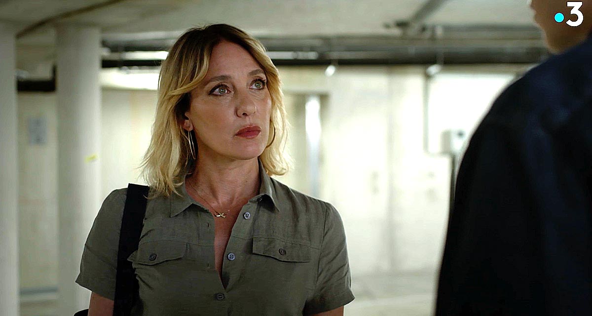 Un si grand soleil (spoiler) : « Quel crétin », Eve en furie face à Charles Un si grand soleil (spoiler) : « Quel crétin », Eve en furie face à Charles