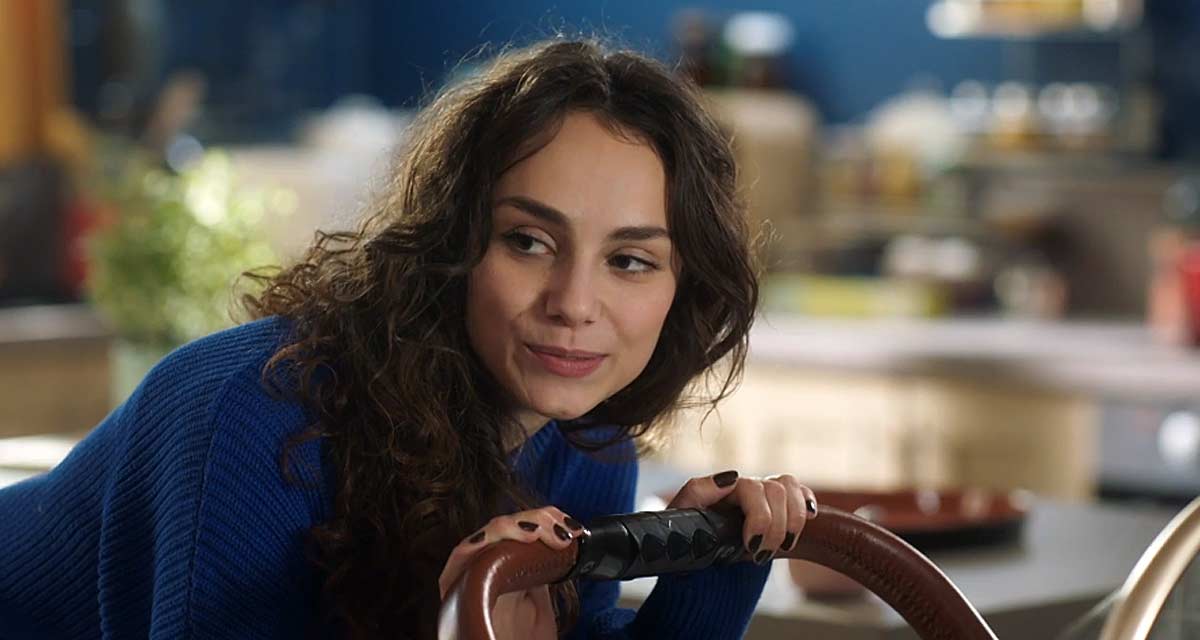 Demain nous appartient (spoiler) : Violette frappe fort, un livreur violemment percuté sur TF1 Demain nous appartient (spoiler) : Violette frappe fort, un livreur violemment percuté sur TF1