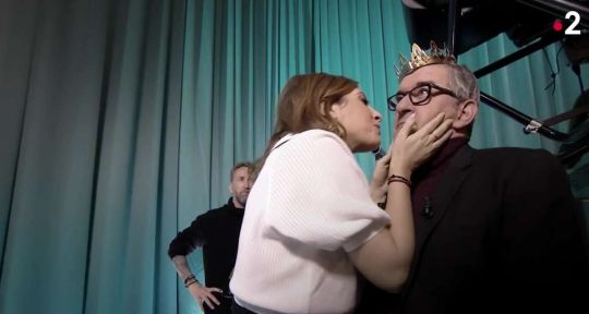 Quelle époque : Léa Salamé embrasse Christophe Dechavanne, France 2 en difficulté Quelle époque : Léa Salamé embrasse Christophe Dechavanne, France 2 en difficulté