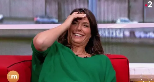 Télématin : Julia Vignali se vautre sur le canapé, sa honte en direct sur France 2 Télématin : Julia Vignali se vautre sur le canapé, sa honte en direct sur France 2