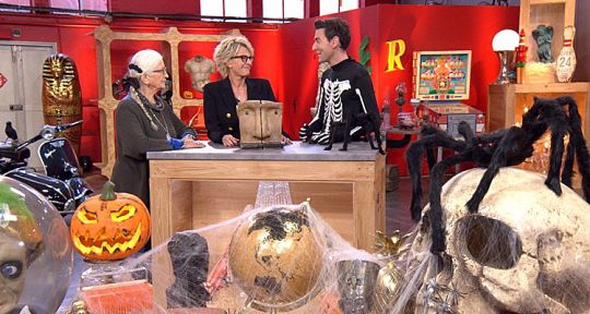 Affaire conclue (Halloween 2019) : Pierre-Jean Chalençon et Anne-Catherine Verwaerde face à l’effroyable poupée Amélia, une fibule, un cabinet d’Apothicaire... [photos] 