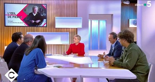 C à vous : malaise chez Anne-Elisabeth Lemoine, France 5 paralysée par Quotidien ? C à vous : malaise chez Anne-Elisabeth Lemoine, France 5 paralysée par Quotidien ?