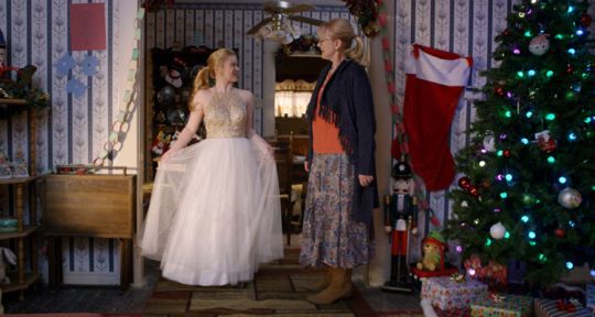 On a échangé nos Noëls (M6) : Christian Kane (Dawson, Angel) et Shelley Long (Modern Family) piégés par deux adolescentes