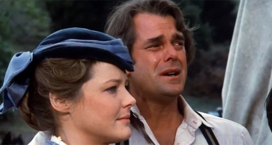 La petite maison dans la prairie : Les adieux de Laura Ingalls, Charles et Caroline, remplacés par Docteur Quinn La petite maison dans la prairie : Les adieux de Laura Ingalls, Charles et Caroline, remplacés par Docteur Quinn