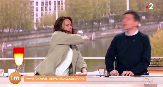 Télématin : Julia Vignali gifle Thomas Sotto en direct, il s’effondre au sol sur France 2 Télématin : Julia Vignali gifle Thomas Sotto en direct, il s’effondre au sol sur France 2