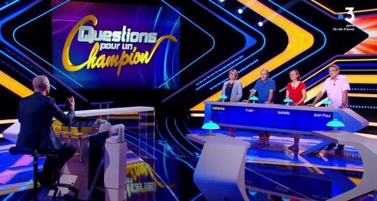Questions pour un champion : le rappel à l’ordre de Samuel Etienne après une énorme boulette en direct sur France 3 Questions pour un champion : le rappel à l’ordre de Samuel Etienne après une énorme boulette en direct sur France 3