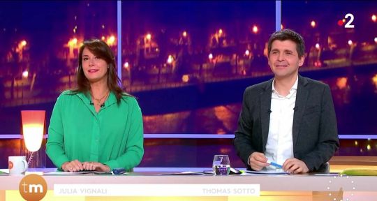 Télématin : chamboulement pour Julia Vignali, Thomas Sotto provoque un incident en direct sur France 2 Télématin : chamboulement pour Julia Vignali, Thomas Sotto provoque un incident en direct sur France 2