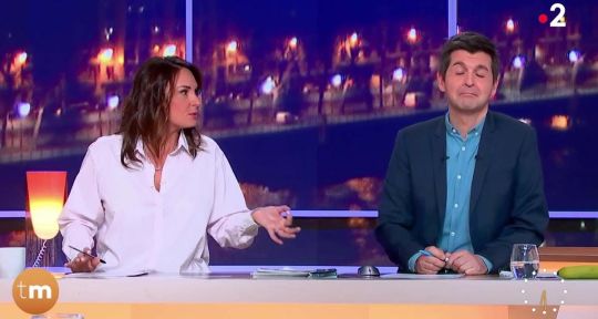 Télématin : Julia Vignali dégoutée, elle demande à Thomas Sotto de baisser son pantalon Télématin : Julia Vignali dégoutée, elle demande à Thomas Sotto de baisser son pantalon