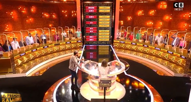 A prendre ou à laisser : Cyril Hanouna en méforme avec Fiona, W9 accable C8 A prendre ou à laisser : Cyril Hanouna en méforme avec Fiona, W9 accable C8