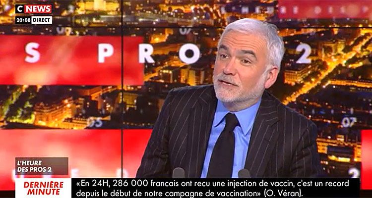 Heure des Pros : Pascal Praud perturbé en direct, défiance sur CNews Heure des Pros : Pascal Praud perturbé en direct, défiance sur CNews