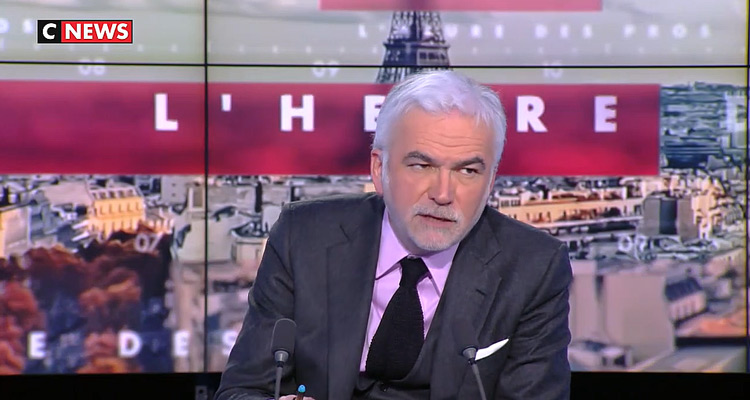 CNews : Pascal Praud refoule un chroniqueur, L’heure des pros s’envole CNews : Pascal Praud refoule un chroniqueur, L’heure des pros s’envole