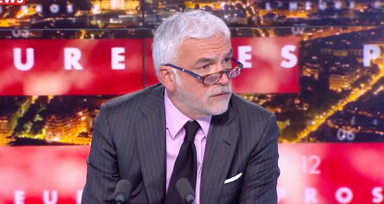 L’heure des Pros : agression controversée sur CNews, Pascal Praud parasite Ruth Elkrief L’heure des Pros : agression controversée sur CNews, Pascal Praud parasite Ruth Elkrief