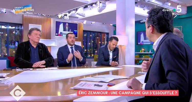 C à vous : Anne-Elisabeth Lemoine agacée par un invité, Patrick Cohen attaqué en direct sur France 5 C à vous : Anne-Elisabeth Lemoine agacée par un invité, Patrick Cohen attaqué en direct sur France 5