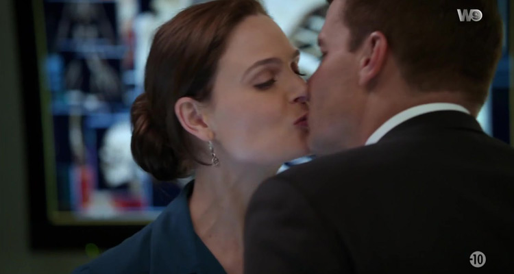 Bones : succès d’audience nocturne pour W9, derrière TF1 et M6 Bones : succès d’audience nocturne pour W9, derrière TF1 et M6