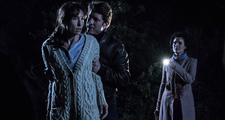 Rien ne vaut la douceur d’un foyer (France 3) : Annelise Hesme (Nina) et Grégori Derangère (Caïn) menacés par un corbeau dans une adaptation de M.H. Clark Rien ne vaut la douceur d’un foyer (France 3) : Annelise Hesme (Nina) et Grégori Derangère (Caïn) menacés par un corbeau dans une adaptation de M.H. Clark